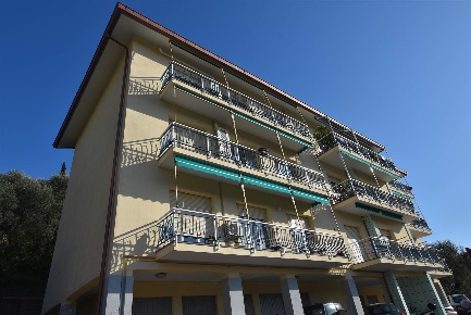Foto Appartamento a Imperia Oneglia di 124 m² con 6 locali in vendita