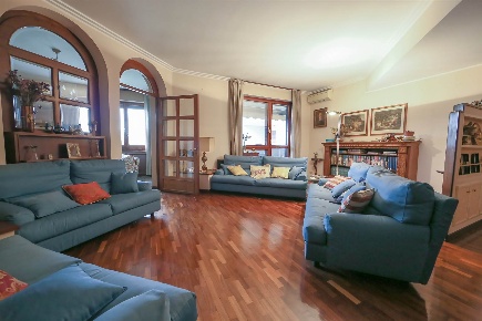 Foto Appartamento in via don sturzo  7, Monza Parco di 212 m² con 5 locali