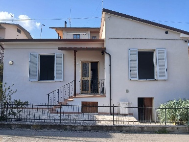 Foto Appartamento a Sinalunga Guazzino di 90 m² con 4 locali in vendita