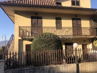Foto Villa unifamiliare a Pratola Serra di 111 m² con 5 locali in vendita