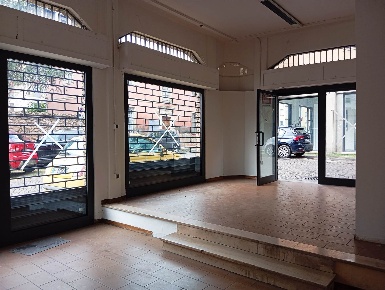 Foto Negozio in Largo San Salvatore, Terni Centro Storico di 110 m²