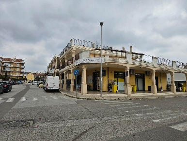 Foto Locale commerciale a Altamura di 220 m² con 2 locali in affitto