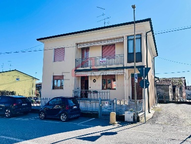 Foto Appartamento a Erbè Centro di 154 m² con 4 locali in vendita