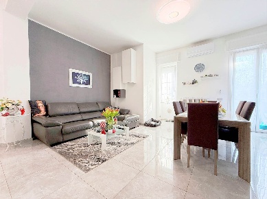 Foto Appartamento in via Abruzzi 5, Cologno Monzese Centro di 106 m²