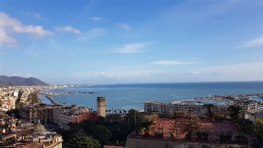 Foto Appartamento in via Antonio Spinosa 12, Salerno di 160 m² con 6 locali