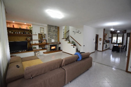 Foto Villa a schiera a Caorso Centro di 207 m² con 4 locali in vendita