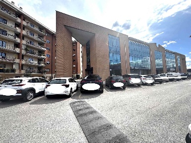 Foto Negozio in Viale Volsci 29, Frosinone Tribunale di 300 m² con 2 locali
