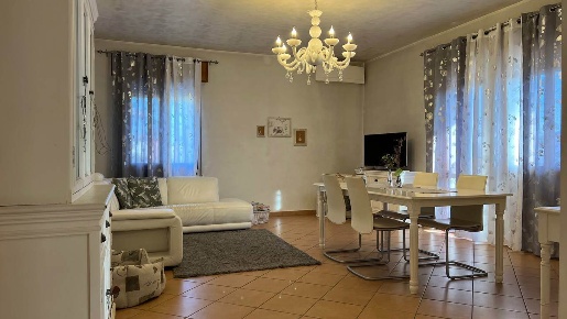 Foto Appartamento a Solesino Centro di 150 m² con 7 locali in vendita