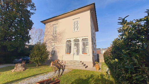 Foto Villa unifamiliare in via dei salicchi, Lucca San Marco - Acquacalda