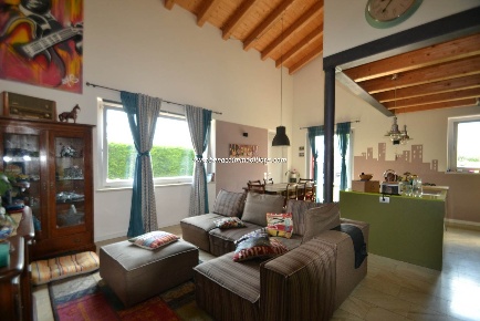 Foto Villa unifamiliare in via Dosso, Castelnuovo del Garda Sandrà