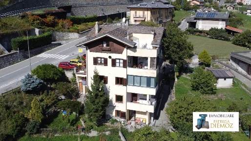 Foto Appartamento in Fr. Signayes, Aosta Centro di 128 m² con 5 locali