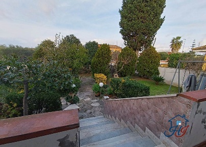 Foto Villa unifamiliare a Anzio Falasche - Armellino di 298 m² con 9 locali