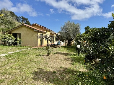 Foto Villa unifamiliare a Rio Rio Marina di 55 m² con 3 locali in vendita