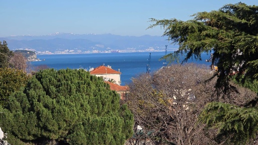 Foto Appartamento a Savona Villetta, Valloria di 115 m² con 7 locali