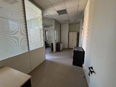 Foto Ufficio a San Giuliano Terme Ghezzano di 600 m² con 1 locali