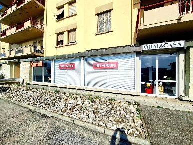 Foto Attività commerciale a Empoli Pontorme - Cortenuova di 640 m²