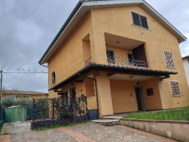 Foto Villa bifamiliare a Montepulciano di 304 m² con 12 locali in vendita