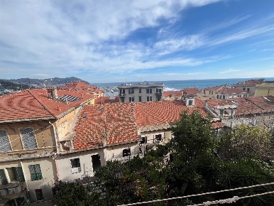 Foto Appartamento a Imperia Porto Maurizio di 119 m² con 6 locali