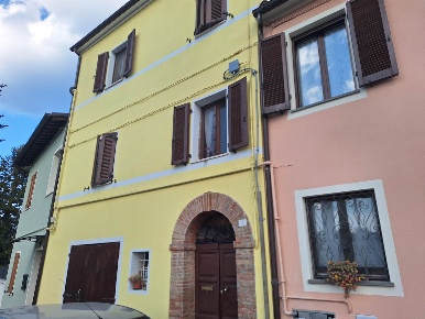 Foto Appartamento a Castelraimondo Centro di 87 m² con 4 locali in vendita