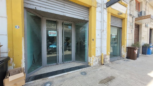 Foto Negozio in Corso Umberto  141, Siracusa Umberto - Ermocrate di 202 m²