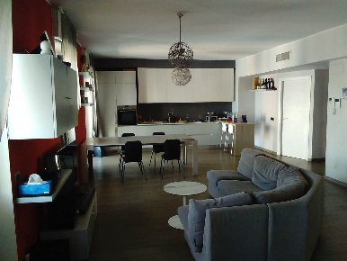 Foto Appartamento in via lorenteggio 43, Milano Giambellino di 140 m²