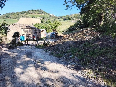 Foto Rustico a Montelupone Centro di 180 m² con 3 locali in vendita
