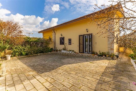 Foto Villa bifamiliare in Via Fanelli 220, Bari Mungivacca di 82 m²