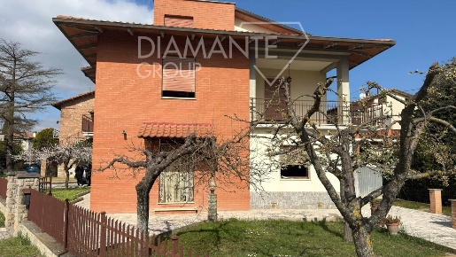 Foto Casa indipendente a Castiglione del Lago Contrada Mulino di 250 m²
