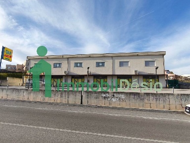 Foto Locale commerciale a Tito di 250 m² con 1 locali in affitto