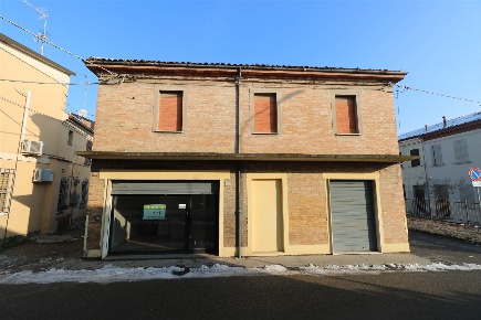 Foto Attività commerciale a Conselice di 70 m² con 5 locali in vendita