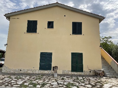 Foto Appartamento a Magliano in Toscana di 90 m² con 4 locali in vendita
