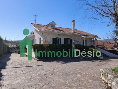 Foto Villa unifamiliare a Picerno di 260 m² con 10 locali in vendita