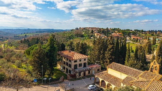 Foto Villa unifamiliare a Barberino Tavarnelle di 650 m² con 18 locali