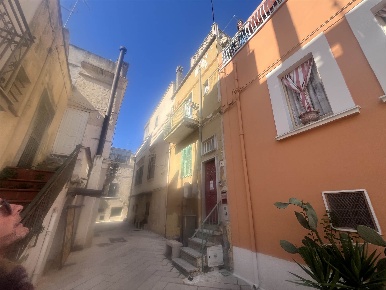 Foto Casa indipendente a Adelfia di 80 m² con 3 locali in vendita