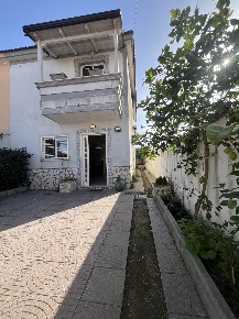 Foto Casa indipendente in viale modica, Castel Volturno Pinetamare di 10 m²
