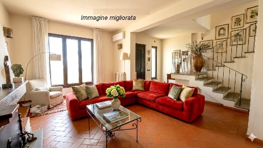 Foto Casa indipendente a Prato Mezzana di 200 m² con 6 locali in vendita