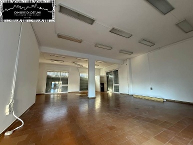 Foto Negozio a Ostuni Via Ludovico, Corso Umberto I, Vittorio Emanuele