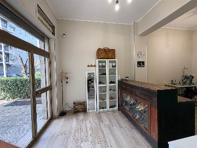 Foto Locale commerciale in via Tevere 52, Rende Roges di 45 m² con 2 locali