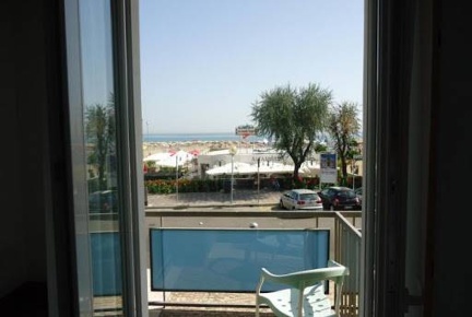 Foto Hotel a Rimini di 1190 m² con 33 locali in vendita