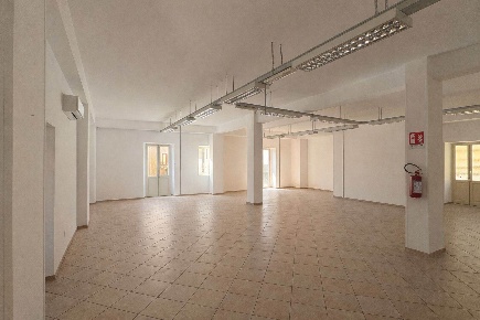 Foto Attività commerciale in via XX settembre 15, Scordia di 170 m²