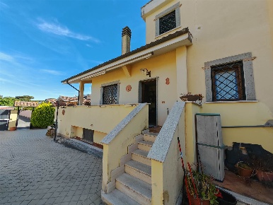 Foto Villa bifamiliare in VIA GIULIO BERTONI 25, Roma Infernetto di 50 m²