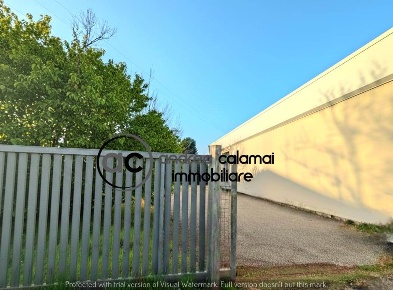 Foto Laboratorio a Agliana Centro di 700 m² con 4 locali in vendita