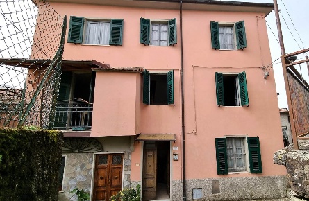 Foto Case semi ndipendenti a Fivizzano Centro di 80 m² con 4 locali