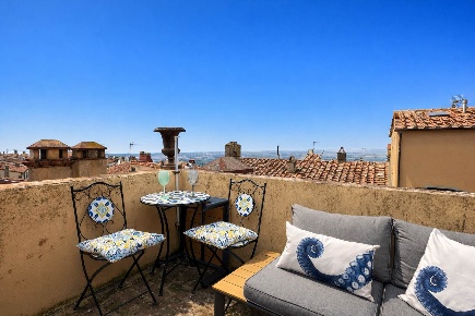 Foto Appartamento a Castagneto Carducci Centro di 198 m² con 7 locali