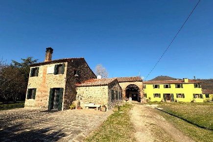 Foto Rustico a Baone di 582 m² con 10 locali in vendita