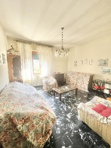 Foto Casa indipendente a Massarosa Bozzano, Quiesa di 250 m² con 10 locali