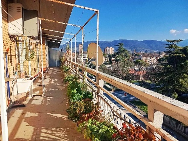 Foto Appartamento in Via Lambruschini, Terni Cardeto - Battisti di 150 m²