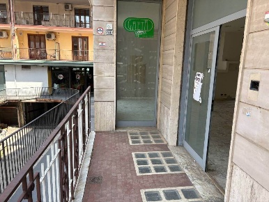 Foto Negozio a Avellino Emanuele II, C. Colombo, Morelli e Silvati