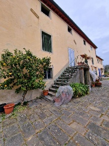 Foto Rustico in via dei Pieroni, Capannori Gragnano - Lappato di 500 m²