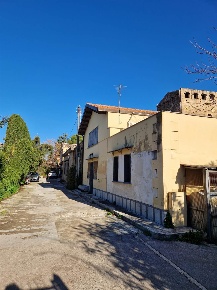 Foto Casa indipendente in Via Santa Maria di Gesù 35, Palermo di 127 m²